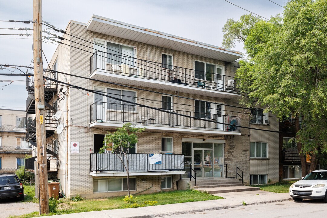 5845 De Mésy Rue in Montréal, QC - Building Photo