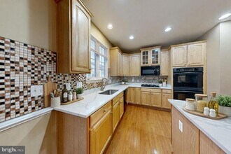 9321 Hundith Hill Ct in Lorton, VA - Building Photo - Building Photo