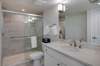 Edison Grand in Ft. Myers, FL - Building Photo - Interior Photo