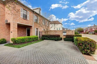 2420 Potomac Dr in Houston, TX - Foto de edificio - Building Photo