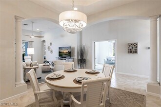 3920 Lakeview Isle Ct in Ft. Myers, FL - Foto de edificio - Building Photo