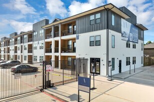 The Aurea in Houston, TX - Building Photo