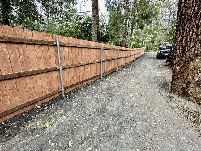 25165 Cedar St in Idyllwild, CA - Building Photo - Building Photo