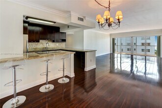 550 Ocean Dr in Key Biscayne, FL - Building Photo - Building Photo