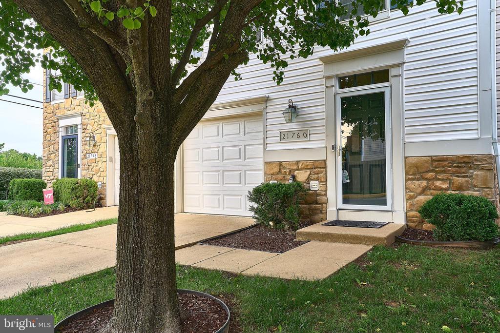 21760 Goose Cross Terrace in Ashburn, VA - Building Photo