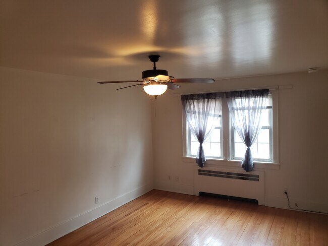 349 Kenwood Ave in Delmar, NY - Building Photo - Building Photo