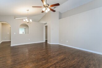 2688 Whispering Trails Dr in Winter Haven, FL - Foto de edificio - Building Photo