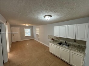 820 21st St in West Palm Beach, FL - Building Photo - Building Photo