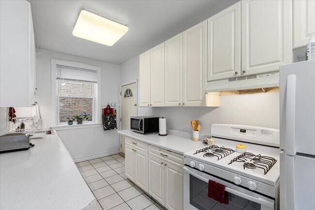 6654 N Newgard Ave in Chicago, IL - Building Photo - Building Photo