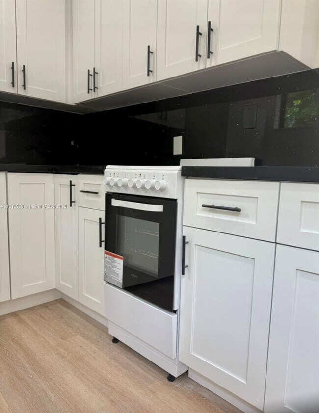 7521 NE 2nd Ct in Miami, FL - Building Photo - Building Photo