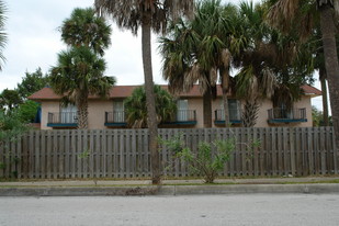 2450 S Palmetto Cir Apartments