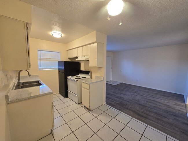 Randolph Place Apartments in Tucson, AZ - Foto de edificio - Building Photo