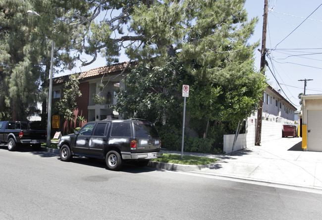 11923 Albers St in Valley Village, CA - Building Photo - Building Photo