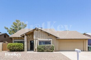 4222 E Apollo Rd in Phoenix, AZ - Building Photo