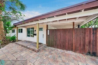 1101 SW 1st Ave in Pompano Beach, FL - Building Photo - Building Photo
