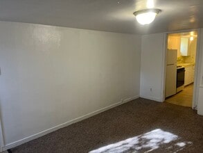 76 W Apricot Ave in Salt Lake City, UT - Building Photo - Building Photo