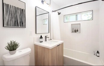 1226 Laurel Ave in West Hollywood, CA - Building Photo - Building Photo