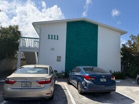1111 N Federal Hwy in Lake Worth Beach, FL - Building Photo