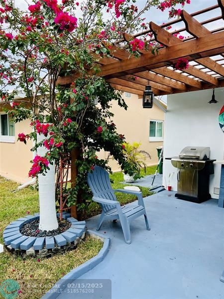 4212 NW 47th St in Tamarac, FL - Foto de edificio