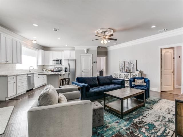 property at 507 E Dallas Rd