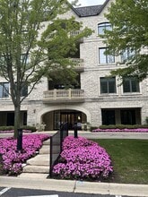1800 Amberley Ct in Lake Forest, IL - Building Photo - Building Photo