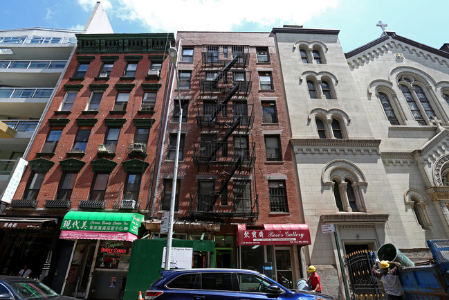 119 Baxter St in New York, NY - Building Photo - Building Photo