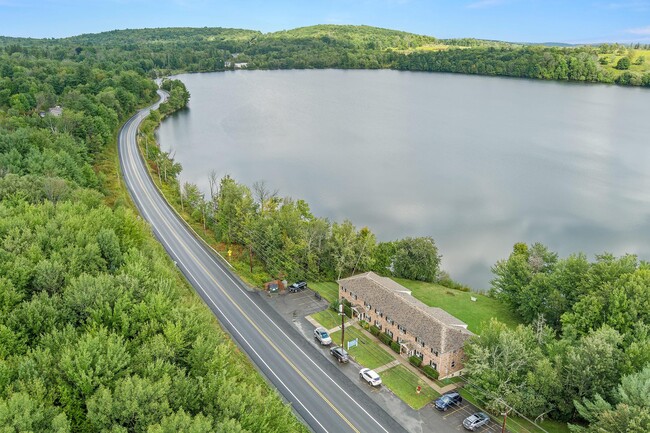 Kiamesha Lake in Kiamesha Lake, NY - Foto de edificio - Building Photo