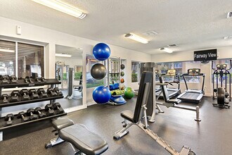Fairway View in Hialeah, FL - Foto de edificio - Building Photo