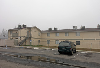 Park Apartments in Turlock, CA - Foto de edificio - Building Photo