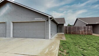 1270 N Curtis Ct in Wichita, KS - Building Photo