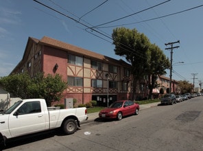 London Arms -14100-14030 CHADRON AVE in Hawthorne, CA - Foto de edificio - Building Photo