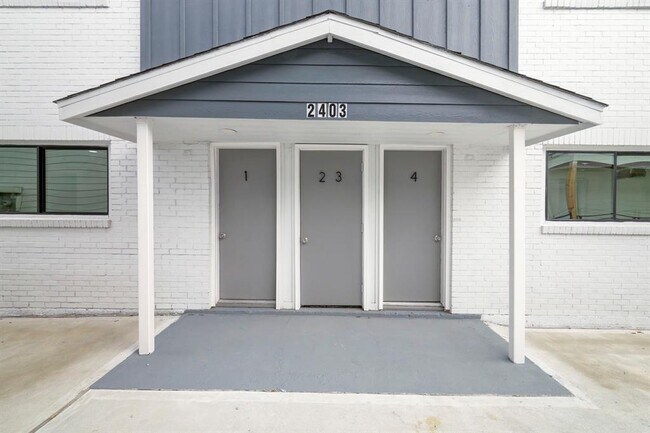 2403 Cleburne St in Houston, TX - Building Photo - Building Photo