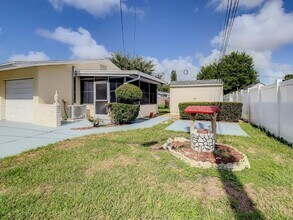 1704 56th St N in St. Petersburg, FL - Building Photo - Building Photo