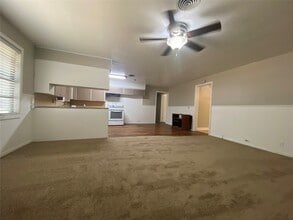 802 Mable St in El Campo, TX - Building Photo - Building Photo