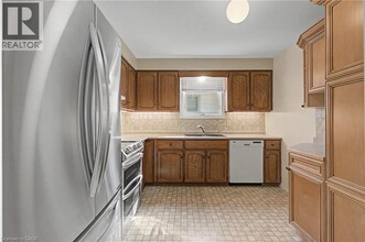 114 Dovercliffe Rd in Guelph, ON - Building Photo - Building Photo