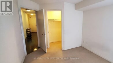 25 Carlton St. in Toronto, ON - Building Photo - Building Photo