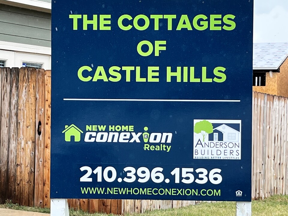 The Cottages of Castle Hills in San Antonio, TX - Building Photo