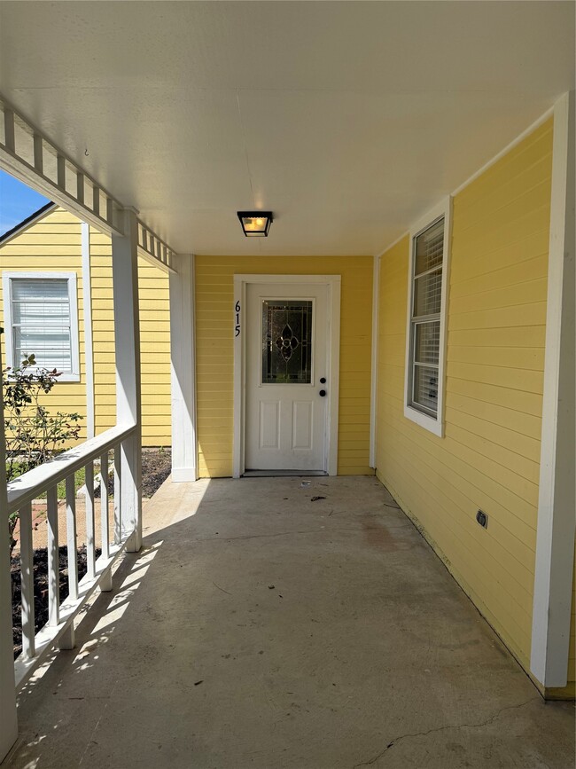 615 Texas St in Tomball, TX - Building Photo - Building Photo