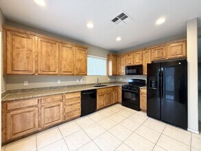 6741 W Correen Hills Ct in Las Vegas, NV - Building Photo - Building Photo