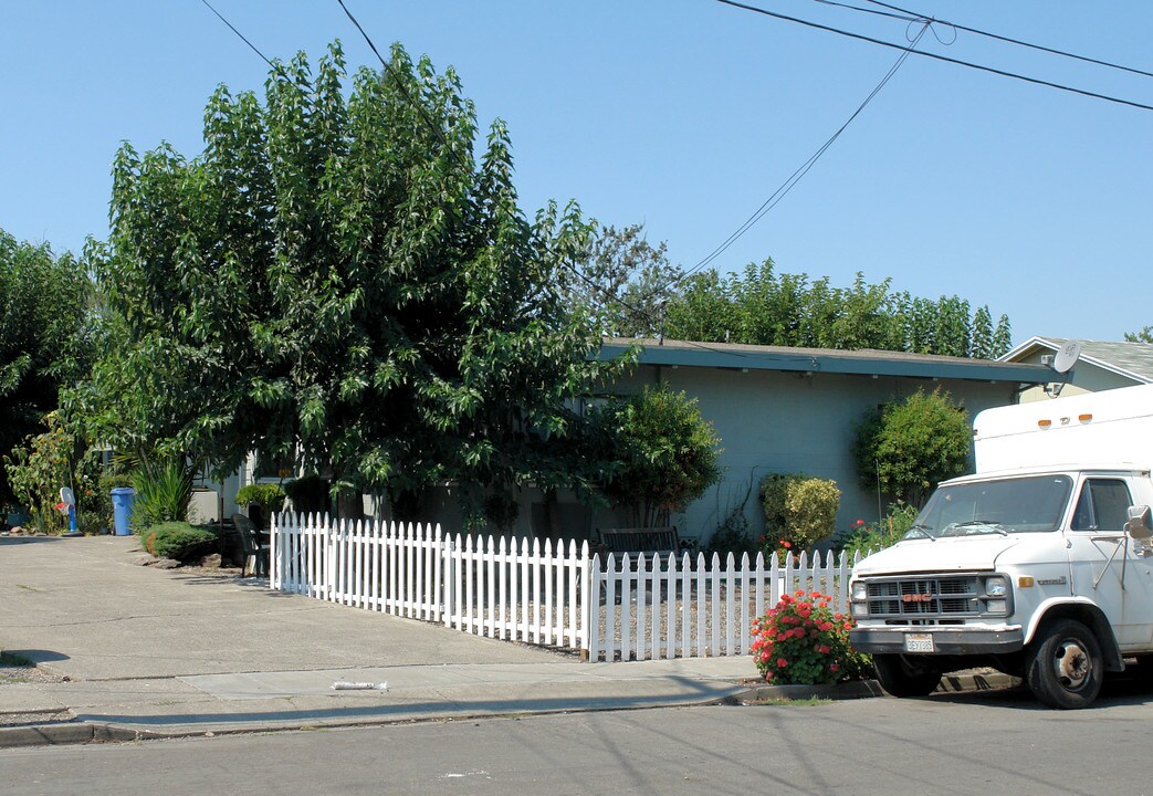 1269 Martha Way in Santa Rosa, CA - Building Photo