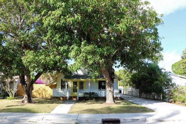 property at 1021 S N St
