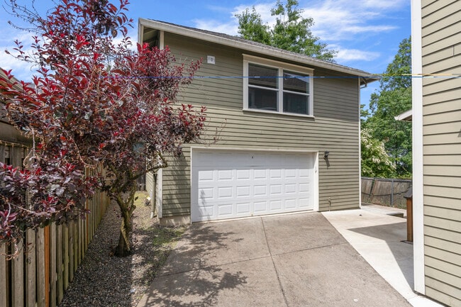 7321 NE 8th Ave, Unit A in Portland, OR - Building Photo - Building Photo