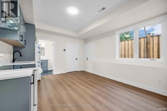 25 Devondale Ave in Toronto, ON - Building Photo - Building Photo