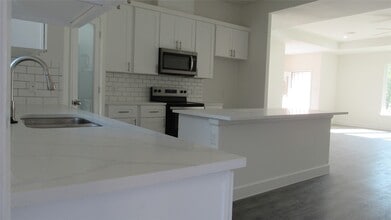 401 Deep Woods Ln in Livingston, TX - Building Photo - Building Photo