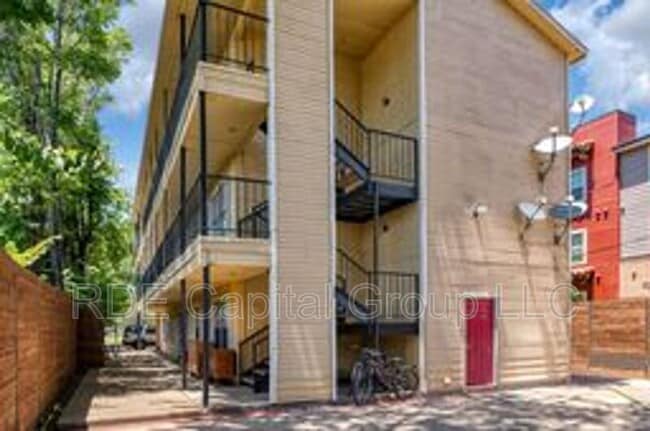 4718 Eastside Ave in Dallas, TX - Foto de edificio - Building Photo