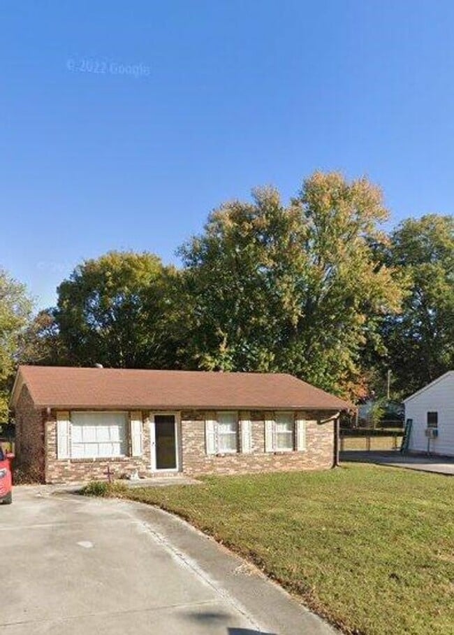2017 Dellbrook Dr NE