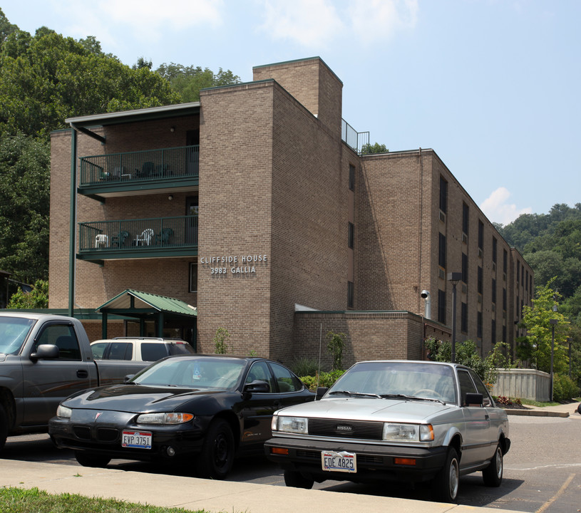 Clif side House in Portsmouth, OH - Building Photo