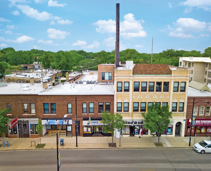 7064 N Clark St in Chicago, IL - Foto de edificio