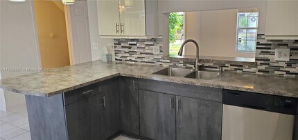 3937 NW 122nd Ter in Sunrise, FL - Building Photo - Building Photo
