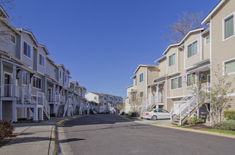 Aviara Condominiums in Bothell, WA - Foto de edificio - Building Photo